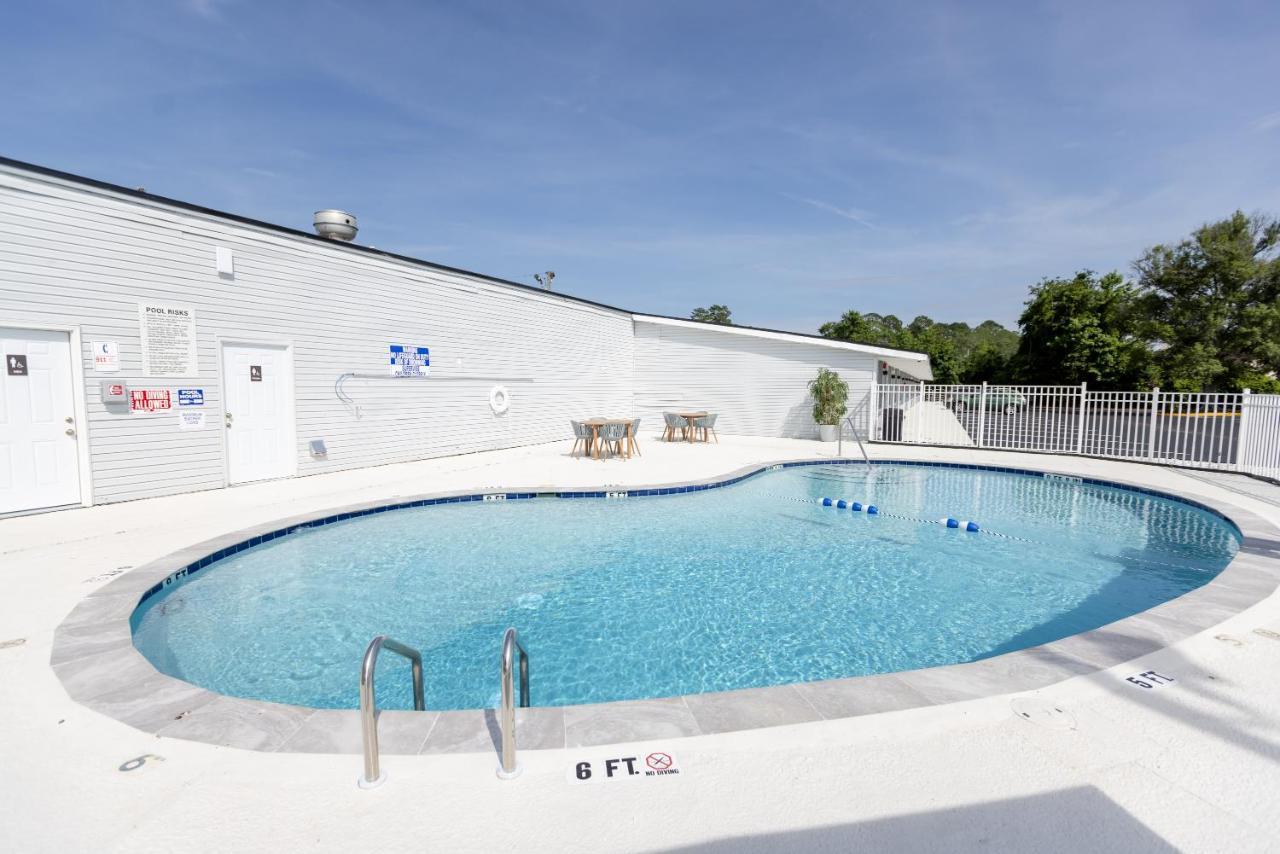 Golden Isles Inn & Suites 브런즈윅 외부 사진
