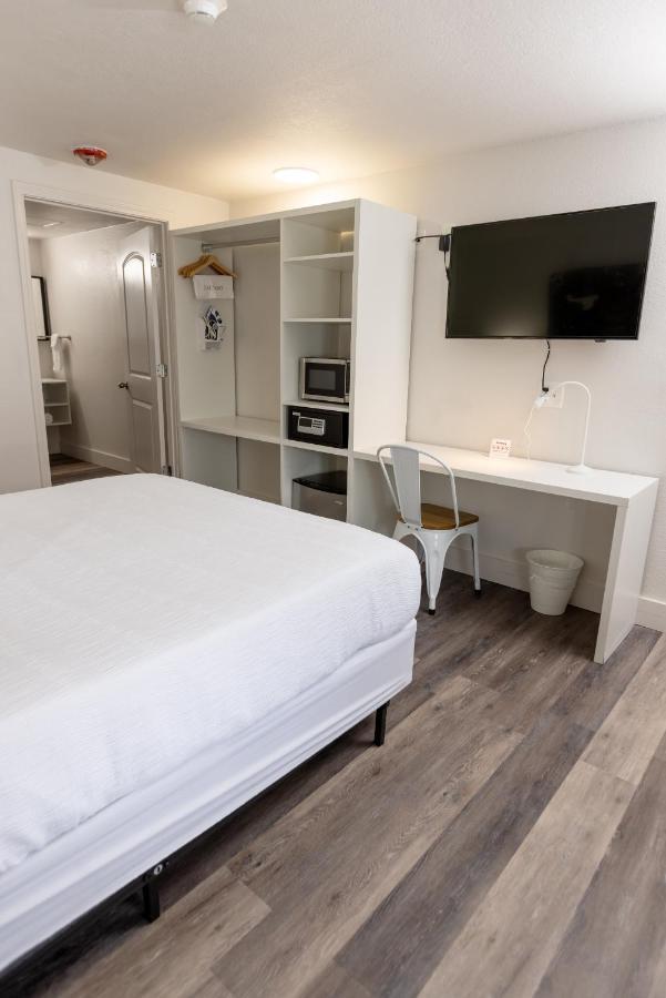 Golden Isles Inn & Suites 브런즈윅 외부 사진