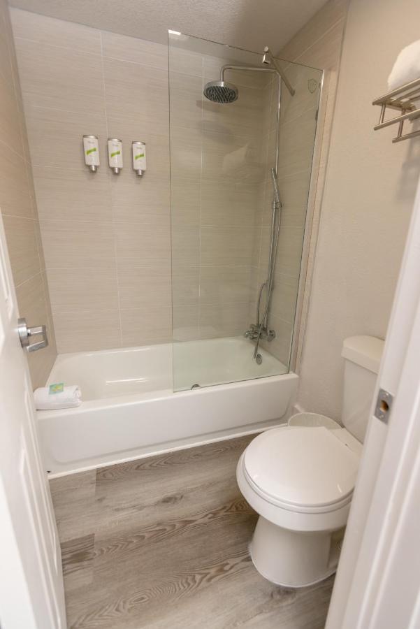 Golden Isles Inn & Suites 브런즈윅 외부 사진