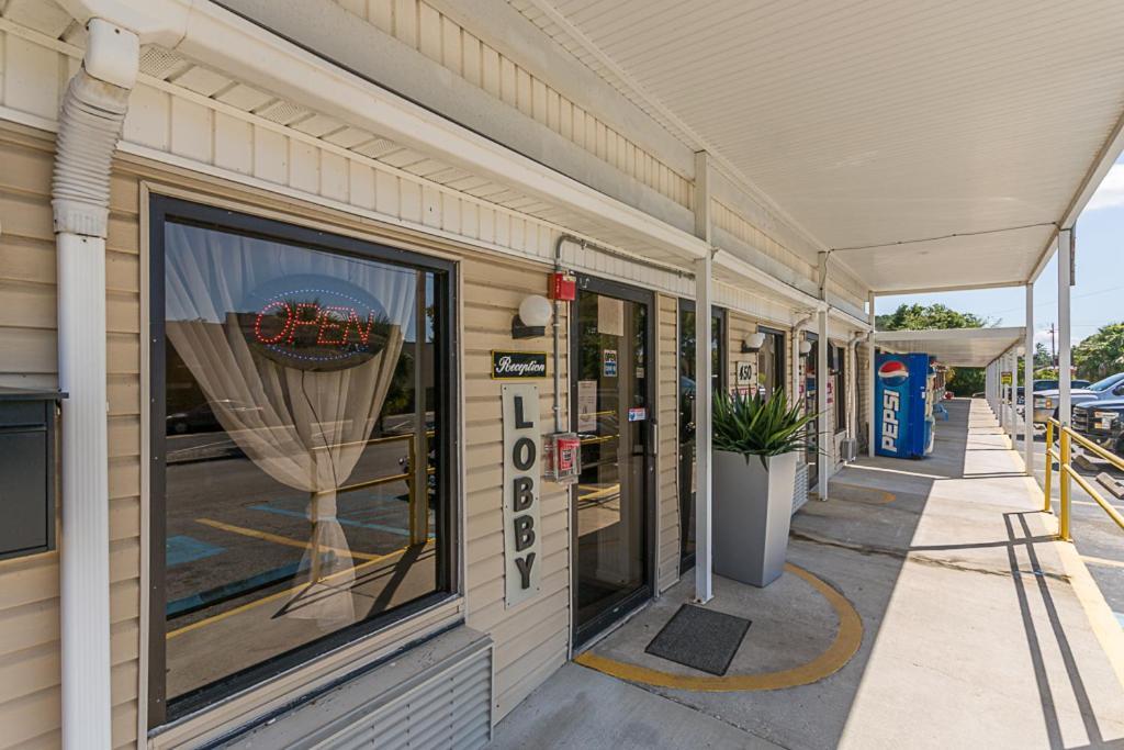 Golden Isles Inn & Suites 브런즈윅 외부 사진