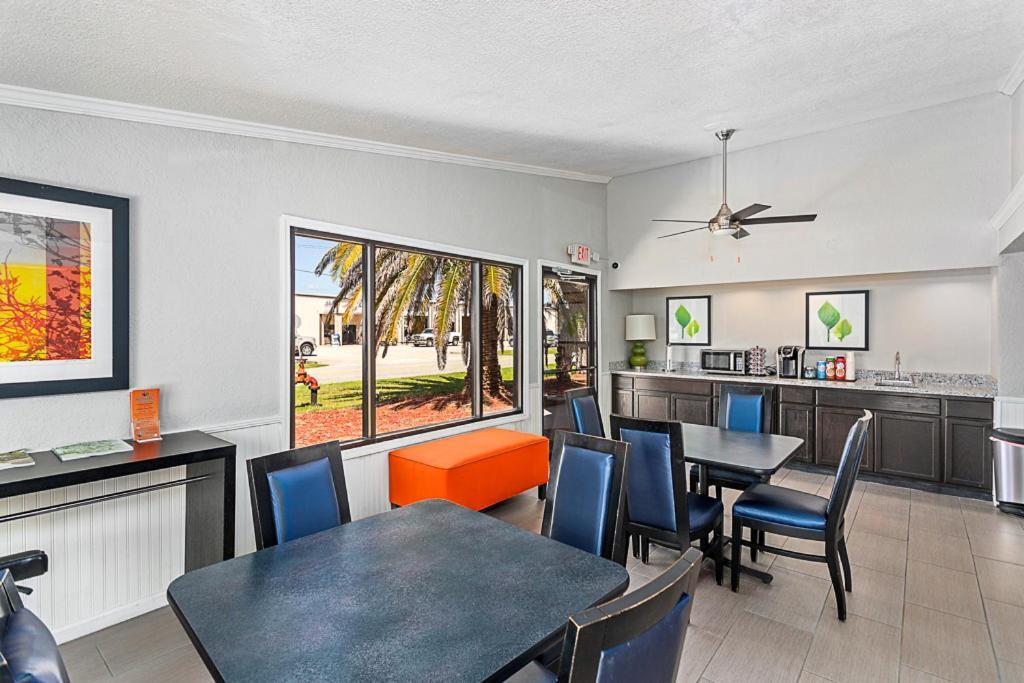 Golden Isles Inn & Suites 브런즈윅 외부 사진